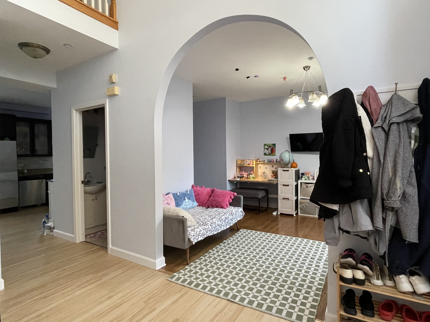 200 W Thacker Street