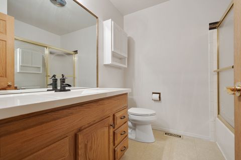 Tiny photo for 375 Pinetree Lane #D-1, Schaumburg, IL 60193 (MLS # 12493942)