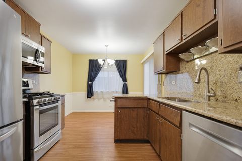 Tiny photo for 375 Pinetree Lane #D-1, Schaumburg, IL 60193 (MLS # 12493942)