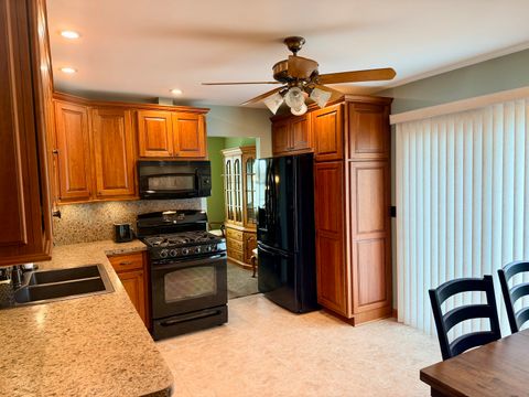 Tiny photo for 14221 Kilbourne Avenue, Crestwood, IL 60418 (MLS # 12622633)