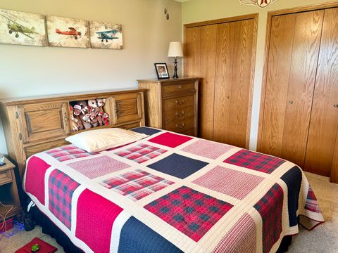 Tiny photo for 14221 Kilbourne Avenue, Crestwood, IL 60418 (MLS # 12622633)