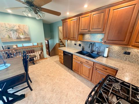 Tiny photo for 14221 Kilbourne Avenue, Crestwood, IL 60418 (MLS # 12622633)