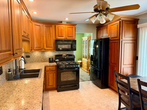 Tiny photo for 14221 Kilbourne Avenue, Crestwood, IL 60418 (MLS # 12622633)