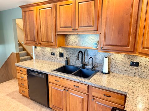 Tiny photo for 14221 Kilbourne Avenue, Crestwood, IL 60418 (MLS # 12622633)