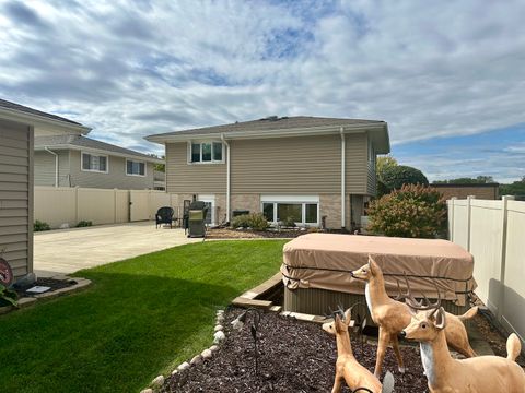 Tiny photo for 14221 Kilbourne Avenue, Crestwood, IL 60418 (MLS # 12622633)