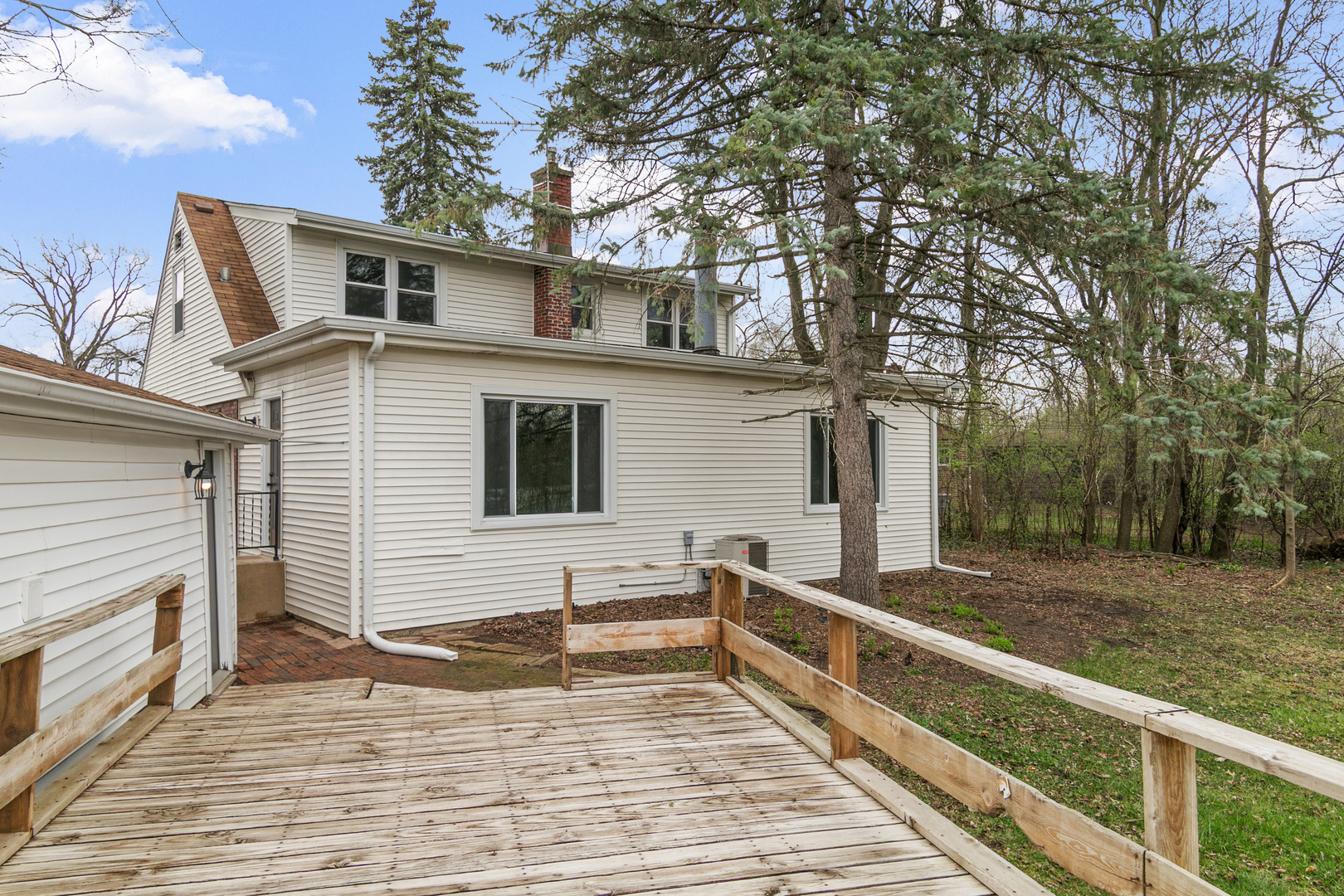 18600 Golfview Avenue