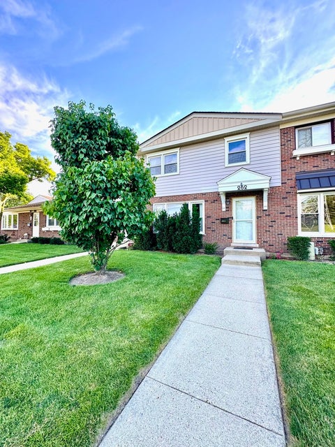 Photo of 262 Station Drive, Wood Dale, IL 60191 (MLS # 12703841)