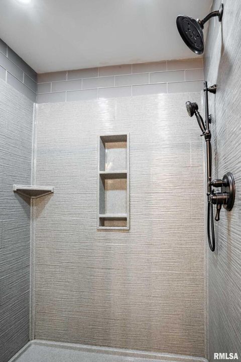 Tiny photo for 1901 Spring Garden Road, Marion, IL 62959 (MLS # QC4269668)