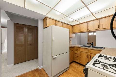Tiny photo for 13434 W Circle Drive #102, Crestwood, IL 60418 (MLS # 12795249)