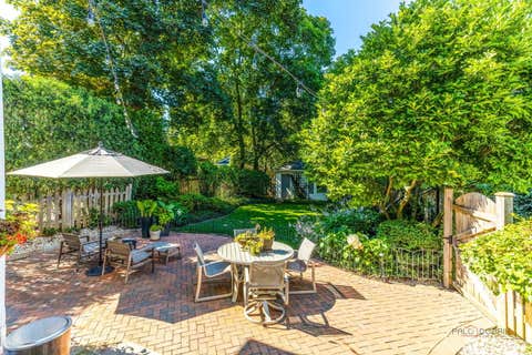 Tiny photo for 106 E Woodland Road, Lake Forest, IL 60045 (MLS # 12710028)