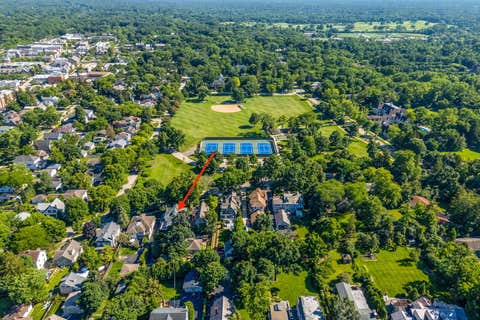 Tiny photo for 106 E Woodland Road, Lake Forest, IL 60045 (MLS # 12710028)