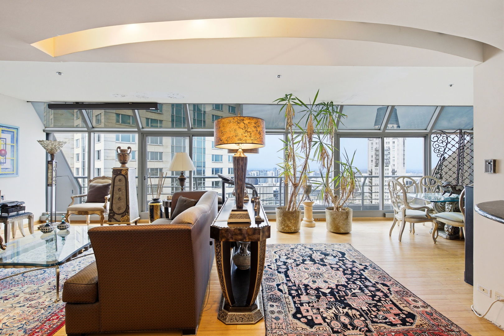 950 N Michigan Avenue 4704