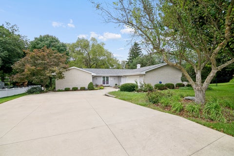 Photo of 17 Oxford Place, Bourbonnais, IL 60914 (MLS # 12747160)