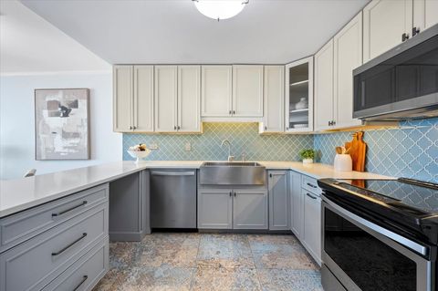 Tiny photo for 5855 N Sheridan Road #25G, Chicago, IL 60660 (MLS # 12562451)