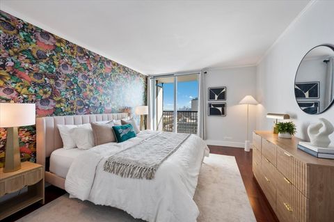 Tiny photo for 5855 N Sheridan Road #25G, Chicago, IL 60660 (MLS # 12562451)