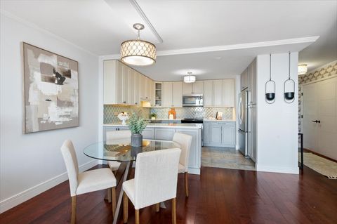 Tiny photo for 5855 N Sheridan Road #25G, Chicago, IL 60660 (MLS # 12562451)