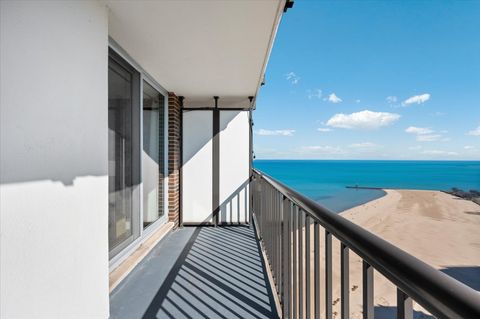 Tiny photo for 5855 N Sheridan Road #25G, Chicago, IL 60660 (MLS # 12562451)