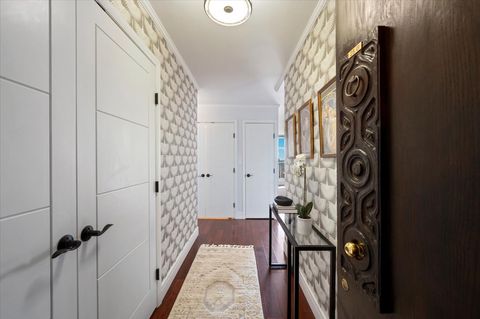 Tiny photo for 5855 N Sheridan Road #25G, Chicago, IL 60660 (MLS # 12562451)