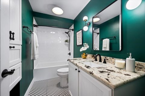 Tiny photo for 5855 N Sheridan Road #25G, Chicago, IL 60660 (MLS # 12562451)