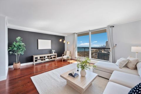 Tiny photo for 5855 N Sheridan Road #25G, Chicago, IL 60660 (MLS # 12562451)