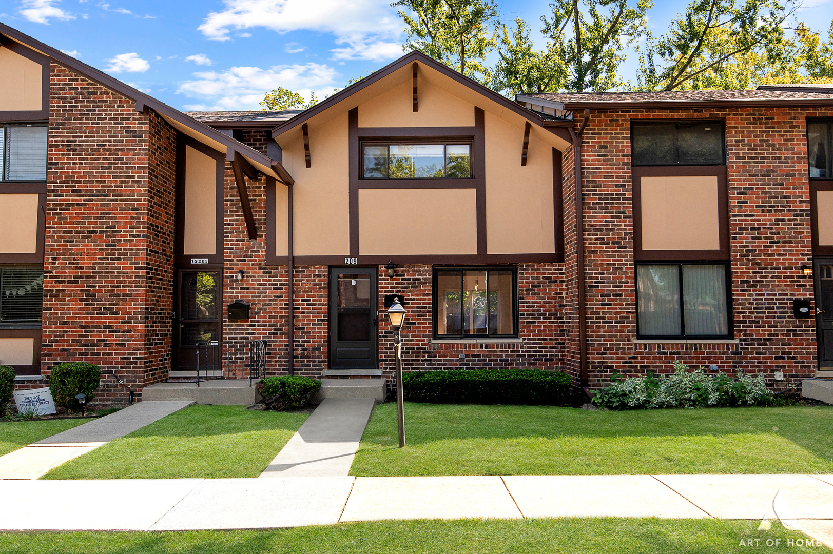 1S209 Stratford Lane