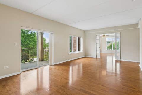 Tiny photo for 405 Village Green Court #304, Lincolnshire, IL 60069 (MLS # 12674610)