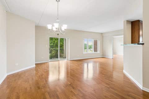 Tiny photo for 405 Village Green Court #304, Lincolnshire, IL 60069 (MLS # 12674610)