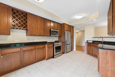 Tiny photo for 405 Village Green Court #304, Lincolnshire, IL 60069 (MLS # 12674610)