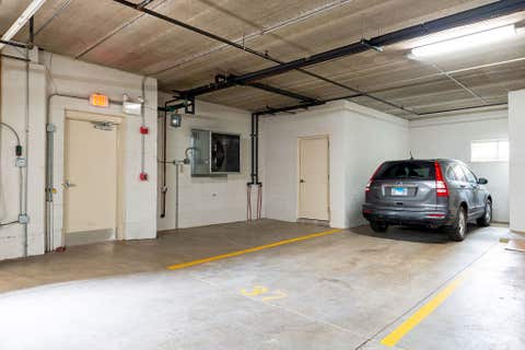 Tiny photo for 405 Village Green Court #304, Lincolnshire, IL 60069 (MLS # 12674610)
