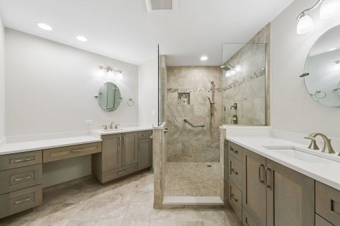 Tiny photo for 405 Village Green Court #304, Lincolnshire, IL 60069 (MLS # 12674610)