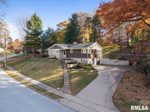 Tiny photo for 1 KENWOOD Avenue, Davenport, IA 52803 (MLS # QC4269387)