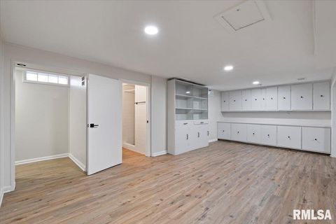 Tiny photo for 1 KENWOOD Avenue, Davenport, IA 52803 (MLS # QC4269387)