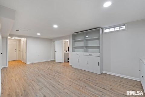 Tiny photo for 1 KENWOOD Avenue, Davenport, IA 52803 (MLS # QC4269387)