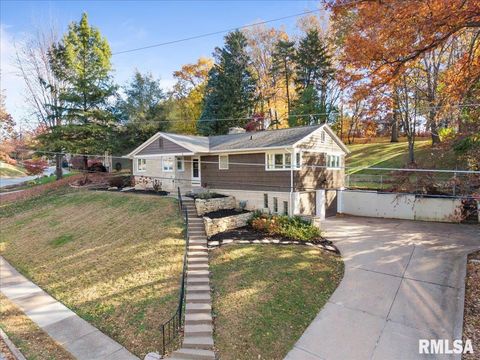 Tiny photo for 1 KENWOOD Avenue, Davenport, IA 52803 (MLS # QC4269387)