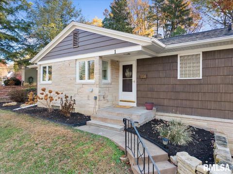 Tiny photo for 1 KENWOOD Avenue, Davenport, IA 52803 (MLS # QC4269387)