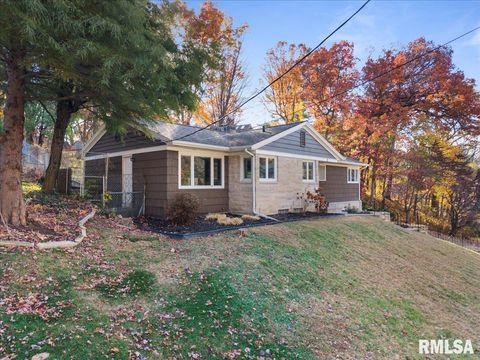 Tiny photo for 1 KENWOOD Avenue, Davenport, IA 52803 (MLS # QC4269387)