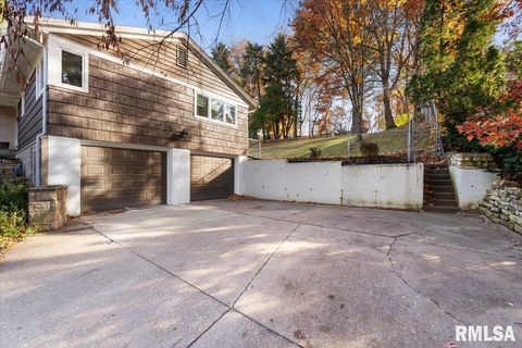 Tiny photo for 1 KENWOOD Avenue, Davenport, IA 52803 (MLS # QC4269387)