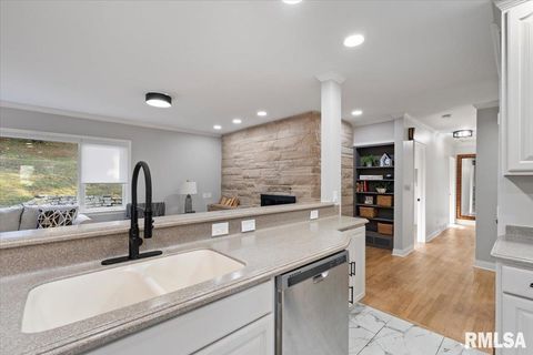 Tiny photo for 1 KENWOOD Avenue, Davenport, IA 52803 (MLS # QC4269387)