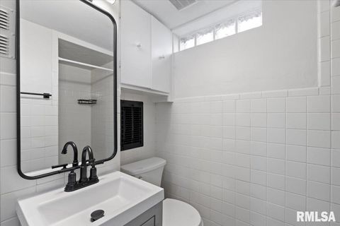 Tiny photo for 1 KENWOOD Avenue, Davenport, IA 52803 (MLS # QC4269387)