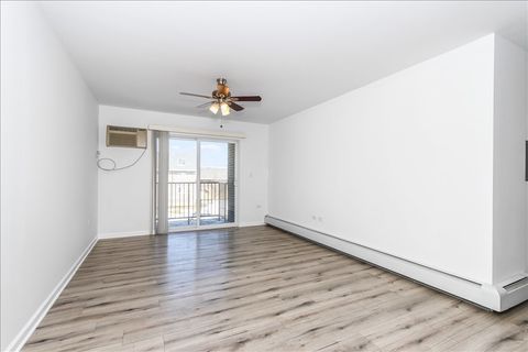 Tiny photo for 831 Mcintosh Court #208, Prospect Heights, IL 60070 (MLS # 12594553)