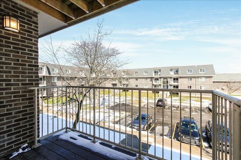 Tiny photo for 831 Mcintosh Court #208, Prospect Heights, IL 60070 (MLS # 12594553)