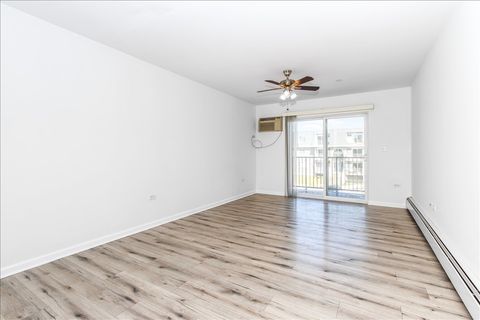 Tiny photo for 831 Mcintosh Court #208, Prospect Heights, IL 60070 (MLS # 12594553)