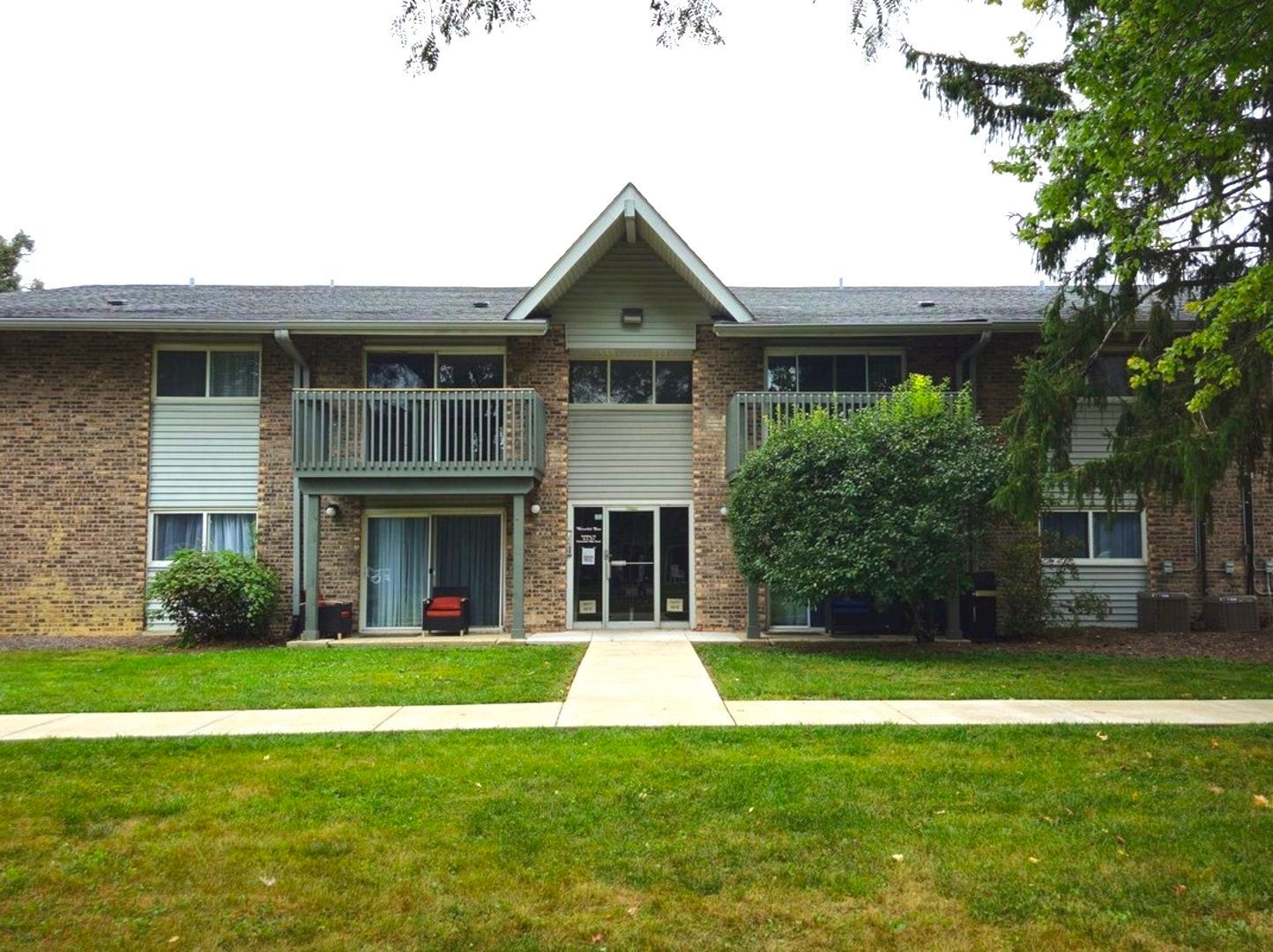 10S771 Clarendon Hills Road 208