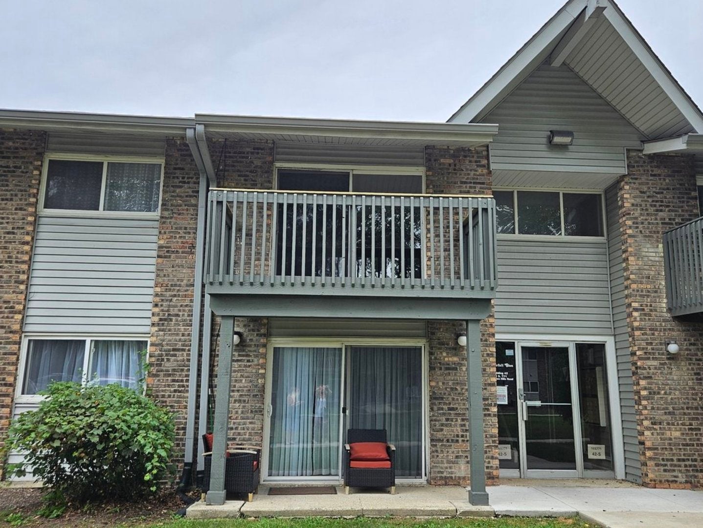10S771 Clarendon Hills Road 208