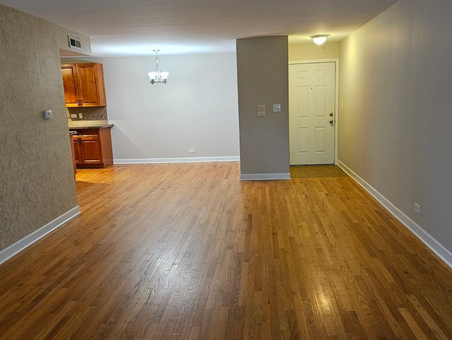 10S771 Clarendon Hills Road 208