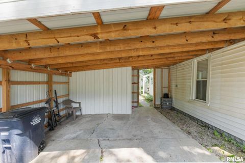 Tiny photo for 416 S MAPLE Street, Salem, IL 62881 (MLS # EB458518)