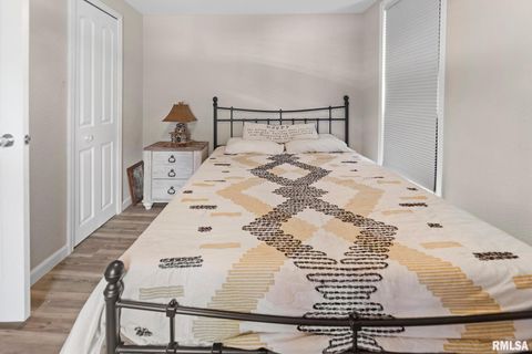 Tiny photo for 416 S MAPLE Street, Salem, IL 62881 (MLS # EB458518)