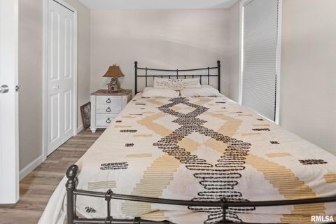 Tiny photo for 416 S MAPLE Street, Salem, IL 62881 (MLS # EB458518)