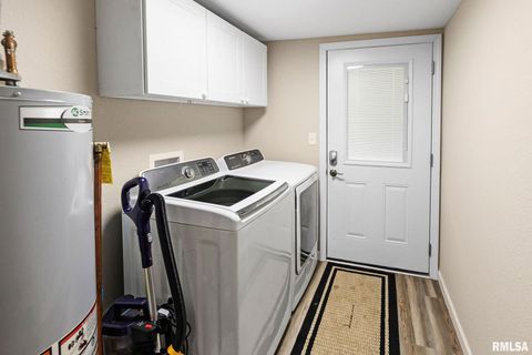 Tiny photo for 416 S MAPLE Street, Salem, IL 62881 (MLS # EB458518)