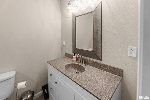 Tiny photo for 416 S MAPLE Street, Salem, IL 62881 (MLS # EB458518)